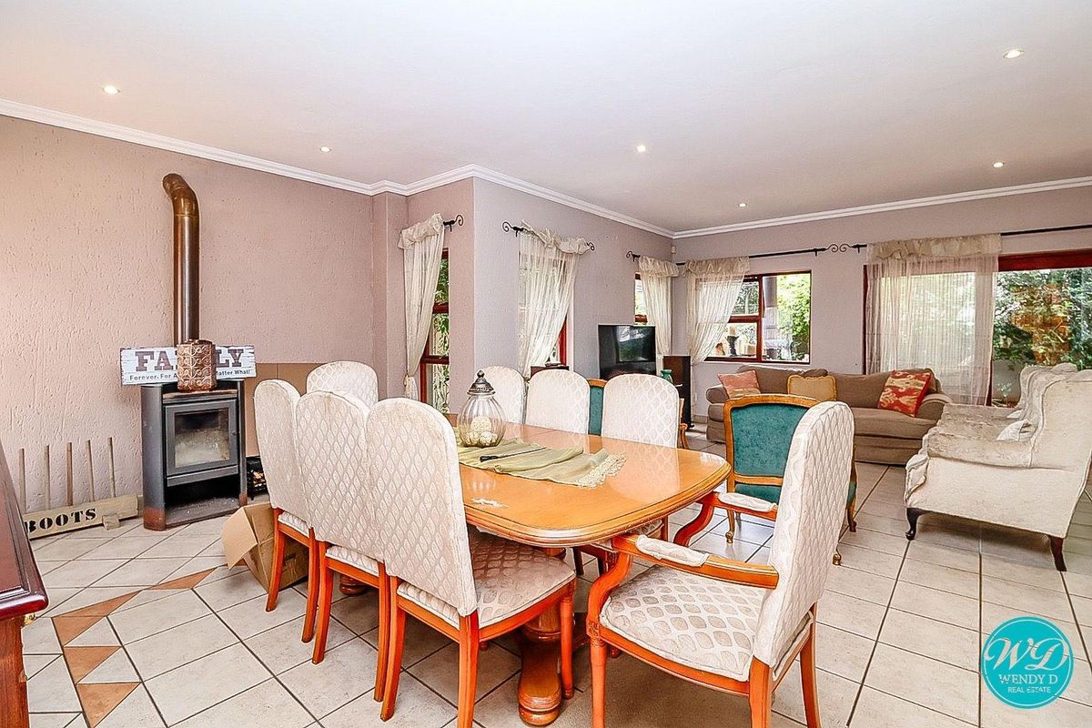 Secure and Well Maintained Cluster Home in Road Closure! - Photo 4