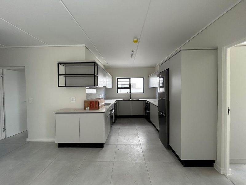 3 Bedroom Apartment - First Floor - Photo 3