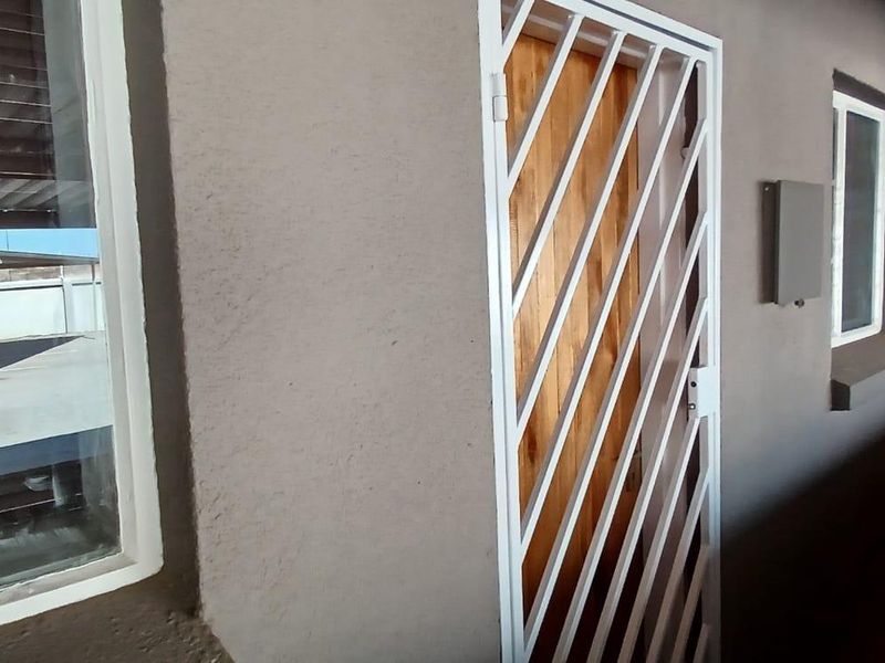 Glen Marais – Renovated 3-Bedroom Home - Photo 2