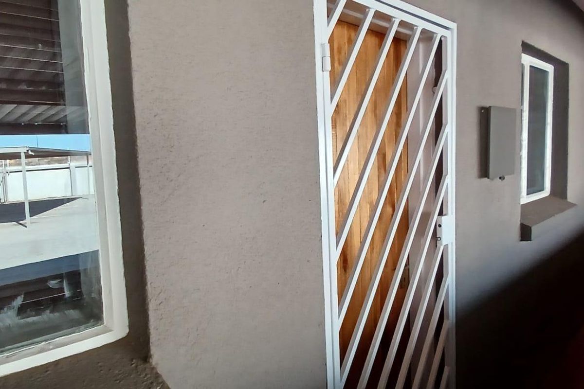 Glen Marais – Renovated 3-Bedroom Home - Photo 2