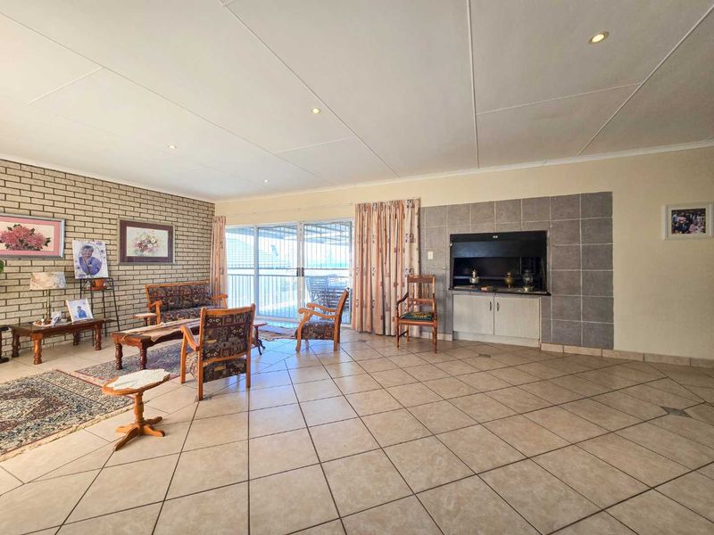 Low maintenance family home for sale in Stilbaai-Wes. - Photo 4
