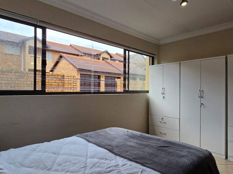 Modern 3 Bedroom First-Floor Lock-Up-and-Go in The Wilds Estate - Photo 9