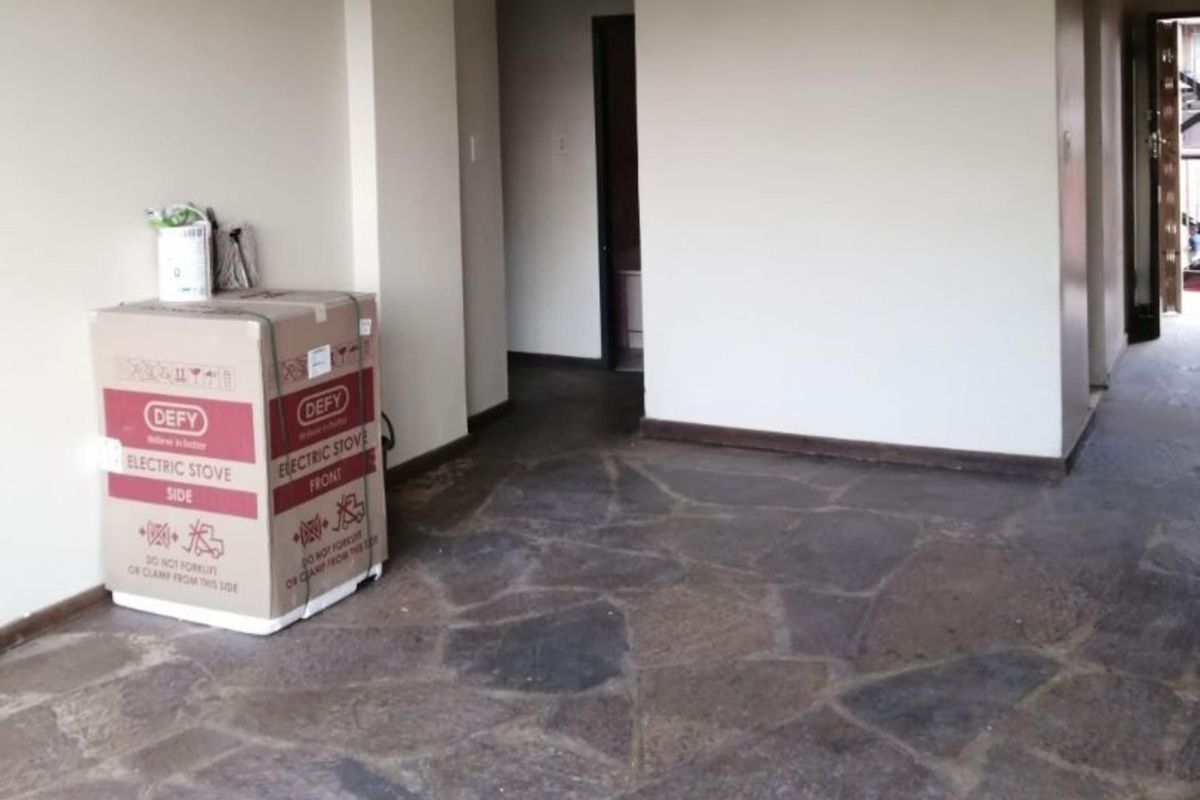 Your Ideal Home: 2.5 Beds, Secure Parking, and More! - Photo 4