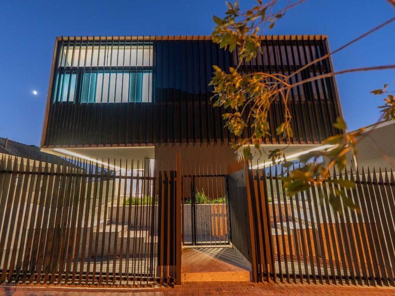 4B Rugby Road, Oranjezicht  Executive Living Redefined Architectural Luxury. Intelligent Living. Exceptional Sustainability. - Photo 4