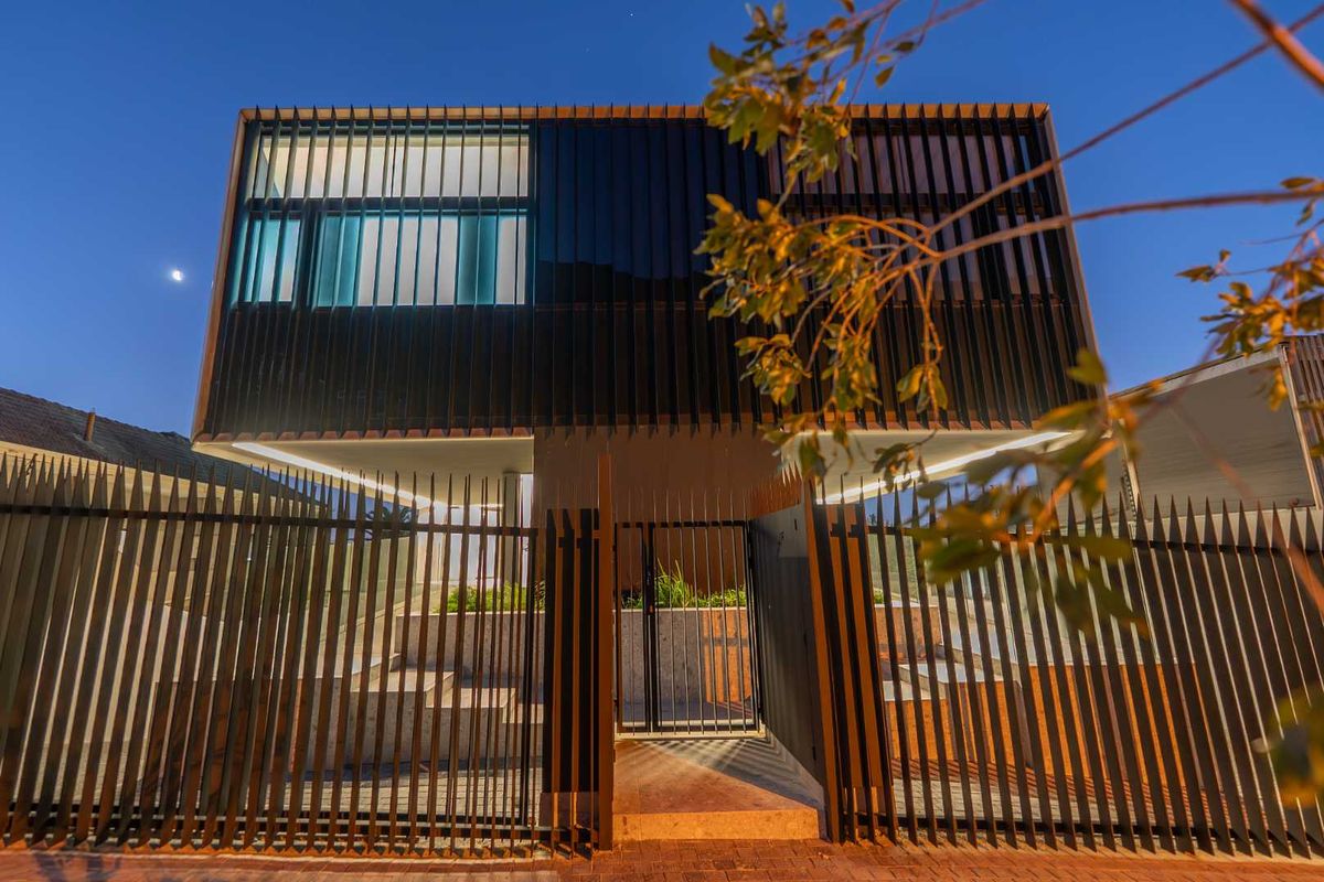 4B Rugby Road, Oranjezicht  Executive Living Redefined Architectural Luxury. Intelligent Living. Exceptional Sustainability. - Photo 4