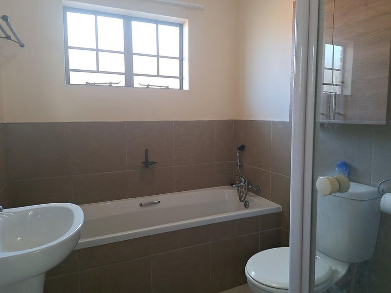 1 Bedroom Apartment in Carlswald North - Photo 6