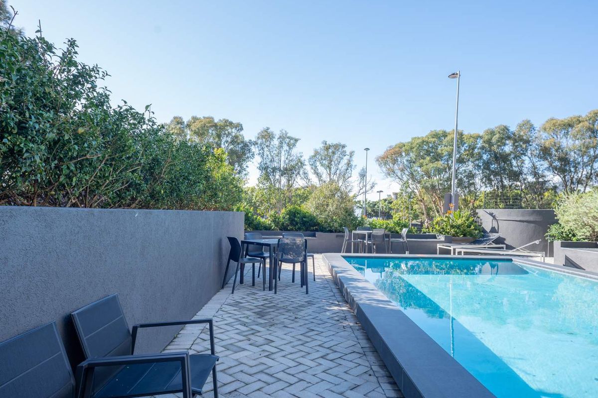Furnished 1 Bedroom Apartment Available 1 June - Photo 3