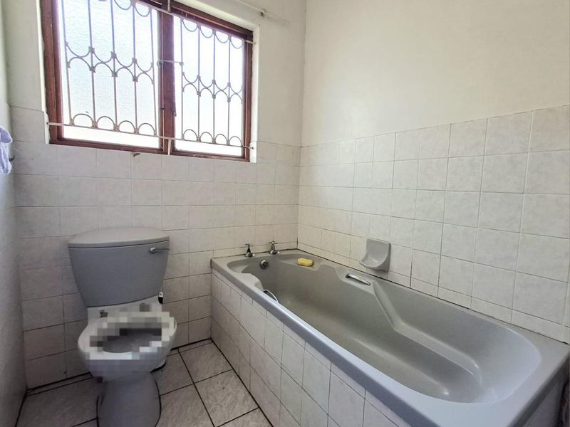 4 Bedroom House for sale in Malvern - Photo 7