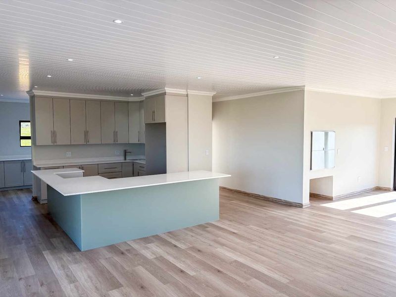 Brand new family home - Plattebosch Kloof. - Photo 6