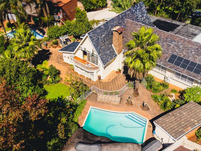 TWO SPACIOUS HOMES, ONE PRICE! - Photo 3