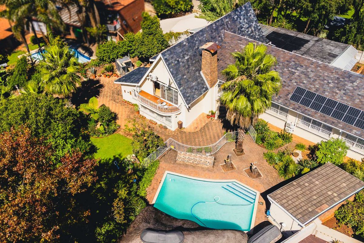 TWO SPACIOUS HOMES, ONE PRICE! - Photo 3