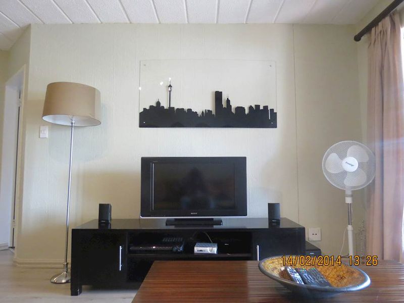 FURNISHED 1 BEDROOM GROUND FLOOR - Photo 2