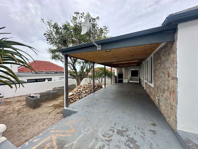 The Ultimate Kalk Bay Canvas: Dual-Living with Endless Potential - Photo 10