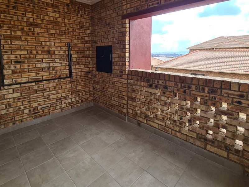 Perfect Second Floor 2Bedroom lockup and go! - Photo 7