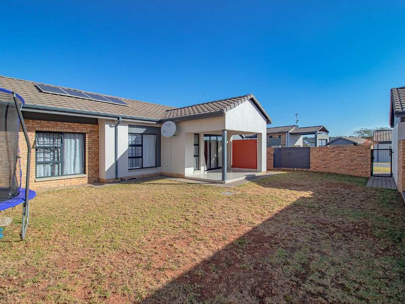 Three Bedroom home in Secure Estate - Photo 2