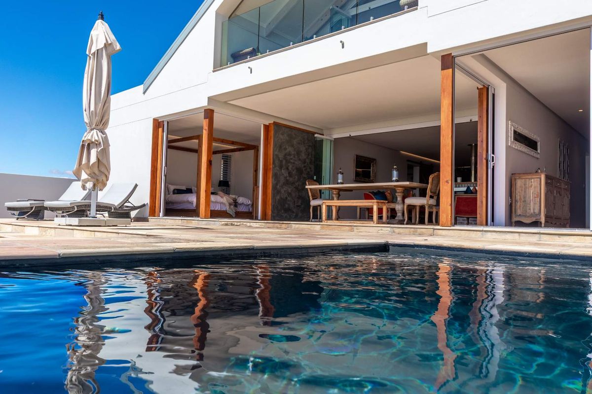 Secure and Luxurious Coastal Living - Photo 5