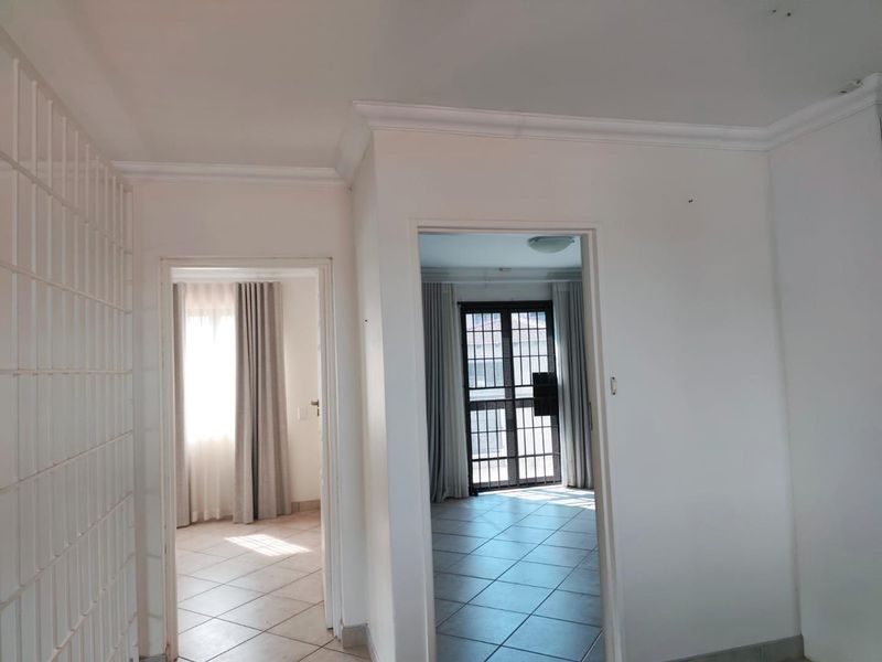 4 Modern Home to Rent in secure estate Waterkloof Ridge - Photo 9