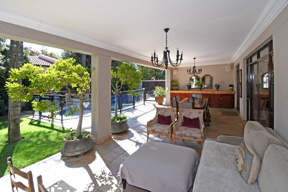 Spacious family home in ultra secure complex with full back up water and power - Photo 3