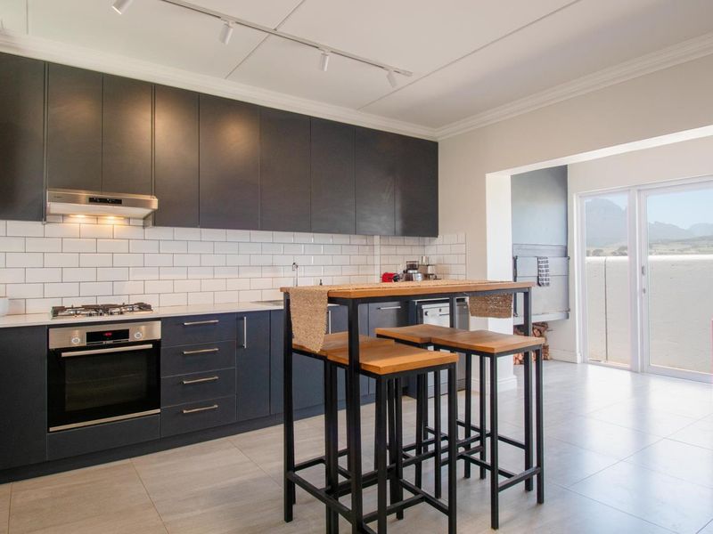 Modern 3-Bedroom Home in Secure Estate with Uninterrupted Mountain Views - Photo 4