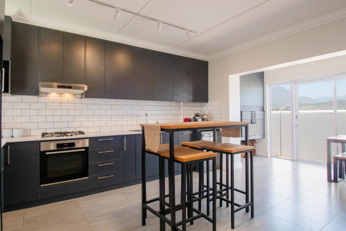 Modern 3-Bedroom Home in Secure Estate with Uninterrupted Mountain Views - Photo 4