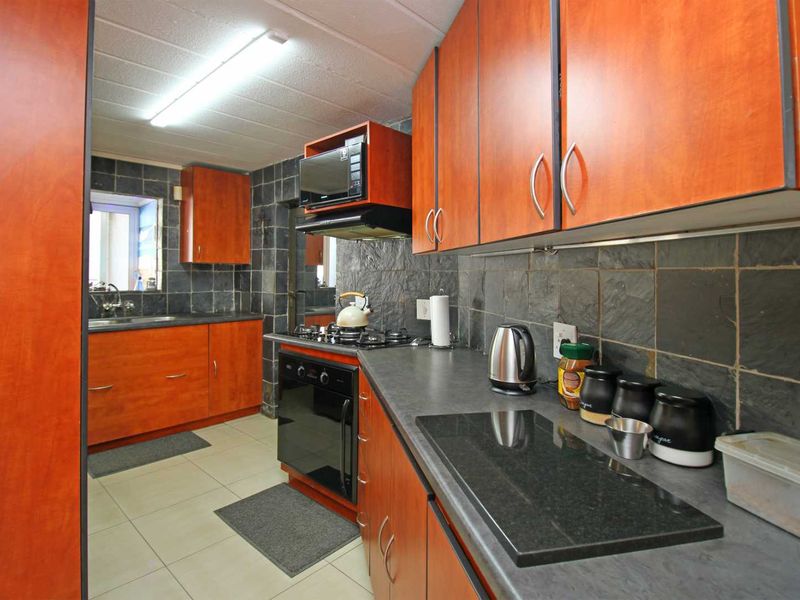 Modern Estate Gem with Entertainment Flair & Holiday Vibes! - Photo 4