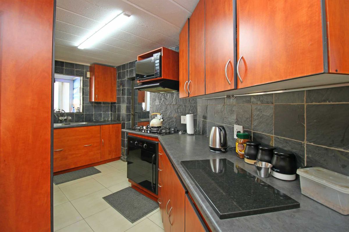 Modern Estate Gem with Entertainment Flair & Holiday Vibes! - Photo 4