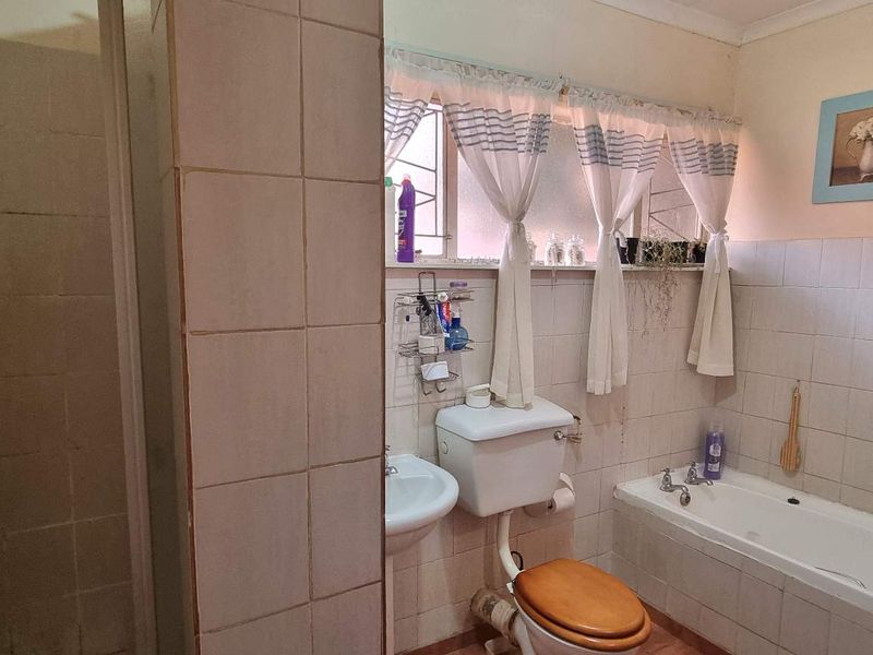 RENT OUT OR MOVE IN! - Photo 8