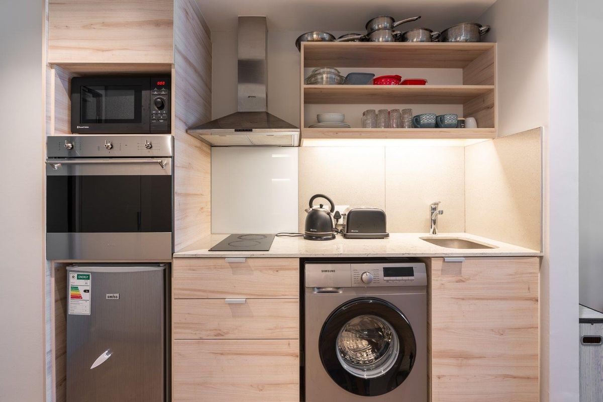 Fully Furnished Studio Apartment - Photo 3