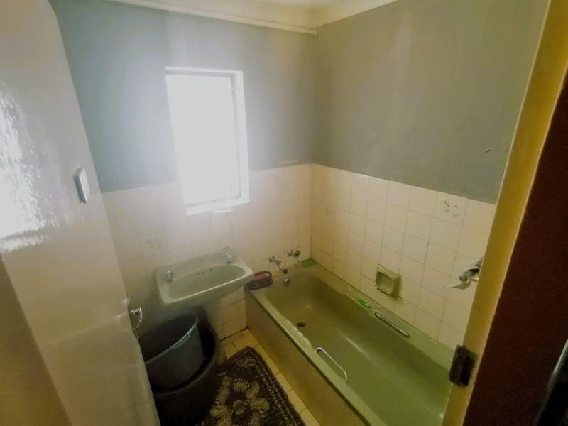 Spacious 3-Bedroom Home on a Generous Stand - Photo 9