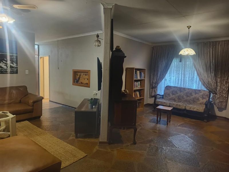 BEAUTIFUL 3 BEDROOM HOUSE FOR SALE IN SILVERTON RIDGE - Photo 7