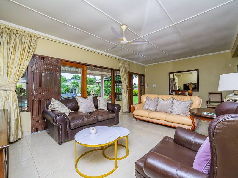 HENDRA - MUCH LOVED FAMILY HOME ON DEAD FLAT LAND WITH 2 BEDROOM COTTAGE - Photo 6