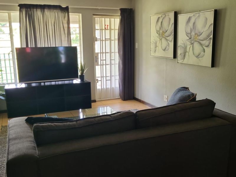 A perfect groundfloor unit - Photo 8