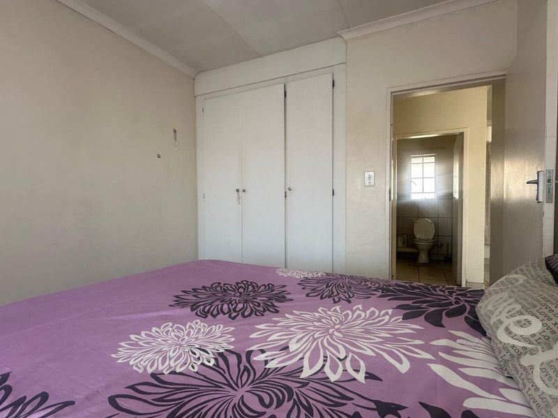 Sole mandate. Discover this exceptional first-floor apartment, ideally situated near premier shopping centers and top-rated schools. - Photo 7