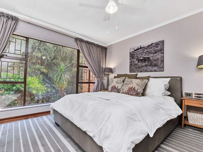 Fantastic property walking distance to the schools. - Photo 7