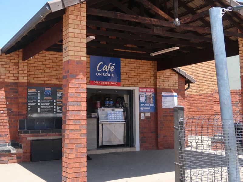 Family-Friendly Living: Kids' Play Area Included!" - Photo 2