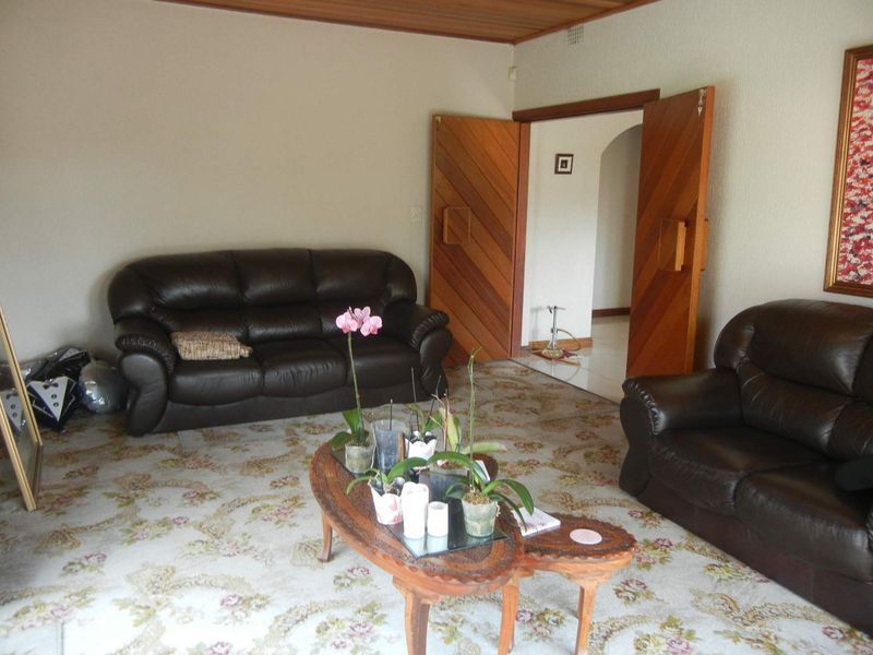 Breathtaking Double-Storey Located in Marlboro. - Photo 6