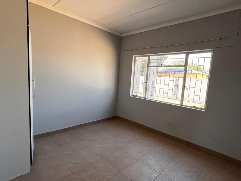 🏡 For Sale: Spacious Residential Property in Extension 1, Outapi - Photo 9