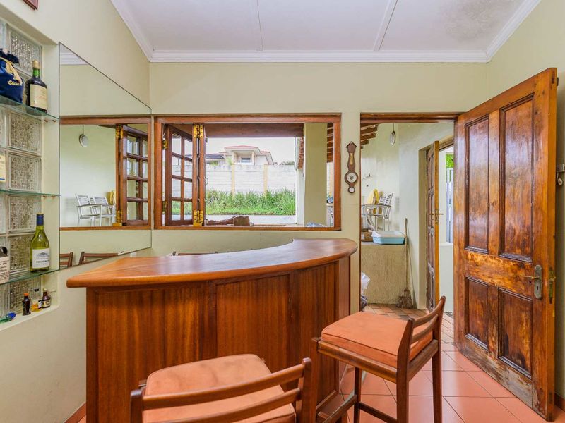 HENDRA - PRIME PROPERTY IN DURBAN NORTH WITH EXTENSIVE OUTBUILDINGS - Photo 6