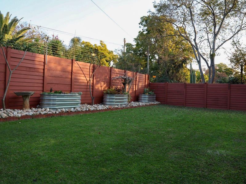 Ultra-Modern Two-Level Smart Home with Exceptional Solar Power, Security & Privacy - Photo 4