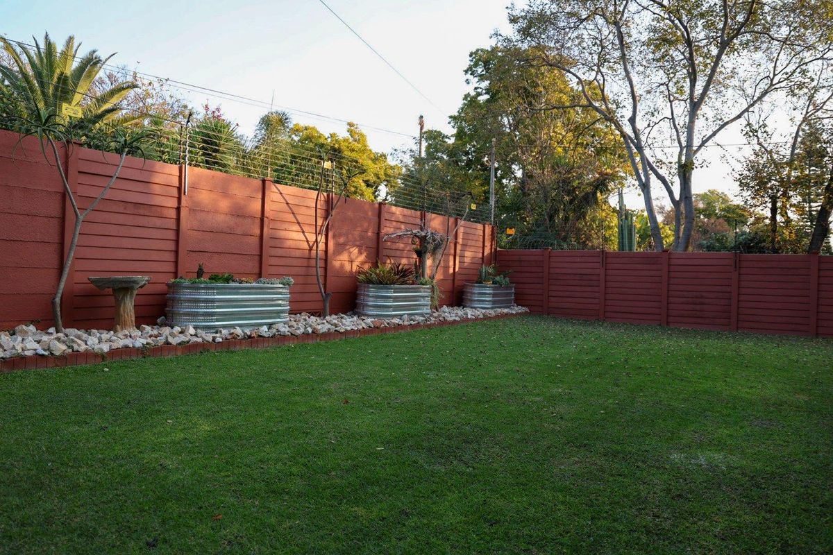 Ultra-Modern Two-Level Smart Home with Exceptional Solar Power, Security & Privacy - Photo 4
