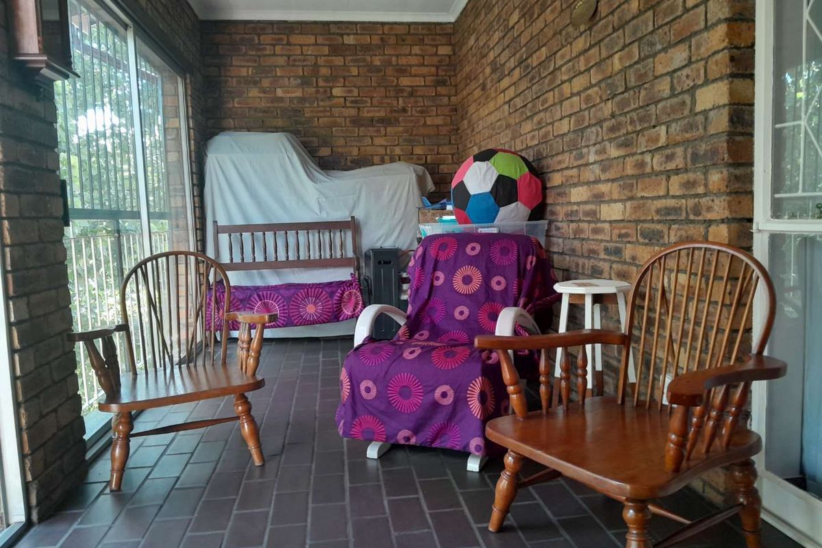 Well maintained 1st floor 3 Bedroom Home - Photo 5