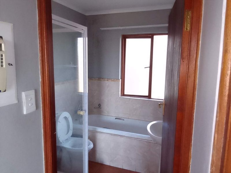 Discover tranquility and comfort in this charming 2-bedroom apartment. - Photo 9