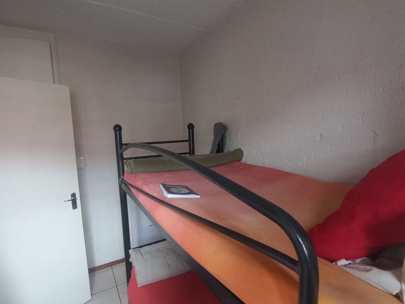 2 bedroom ground floor unit, walking distance from Eastrand Mall and from Witdeep Primary school! - Photo 9