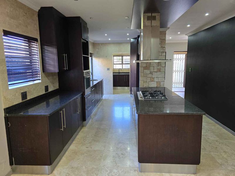 Eco-Friendly Luxury | Seamless Off-Grid Living with Solar, Inverter, & Backup Battery - Photo 2