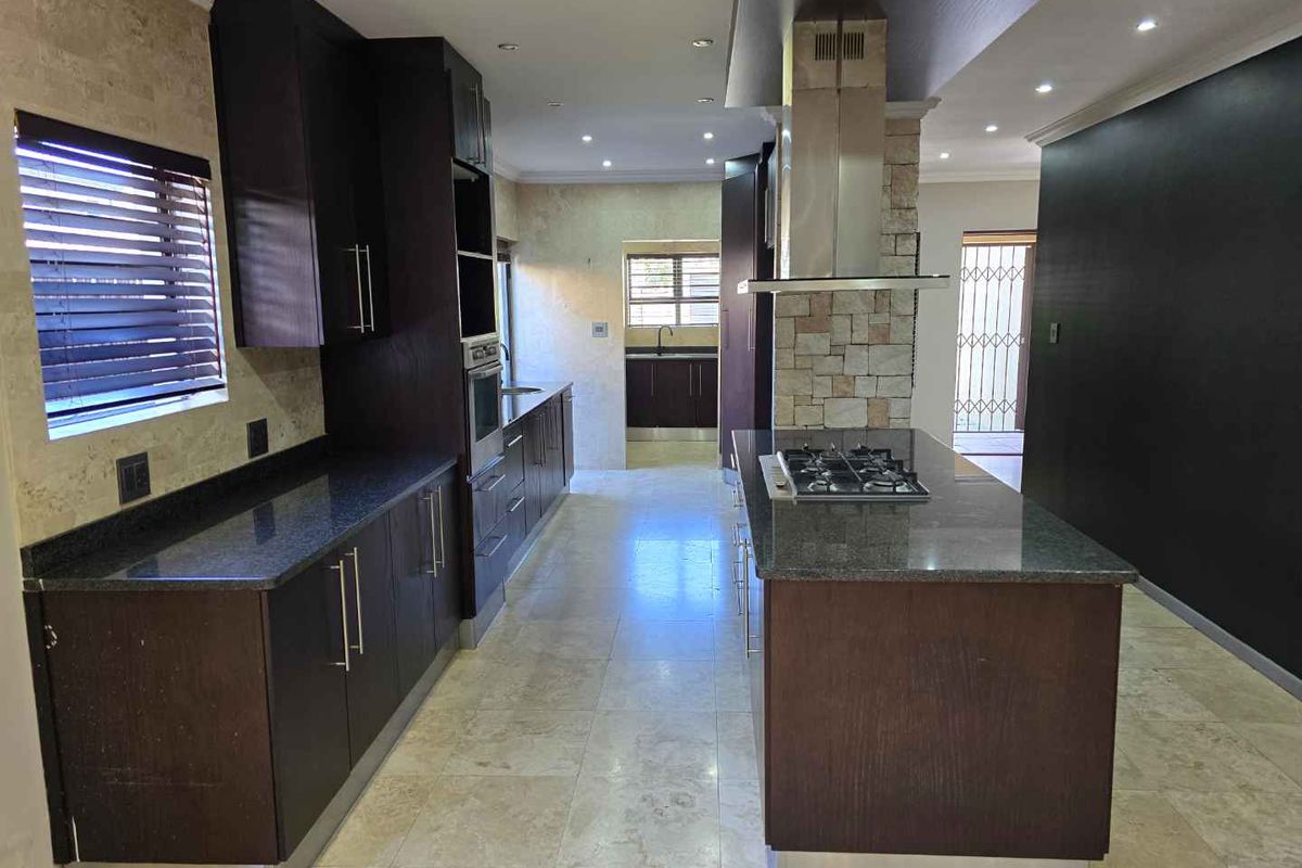 Eco-Friendly Luxury | Seamless Off-Grid Living with Solar, Inverter, & Backup Battery - Photo 2