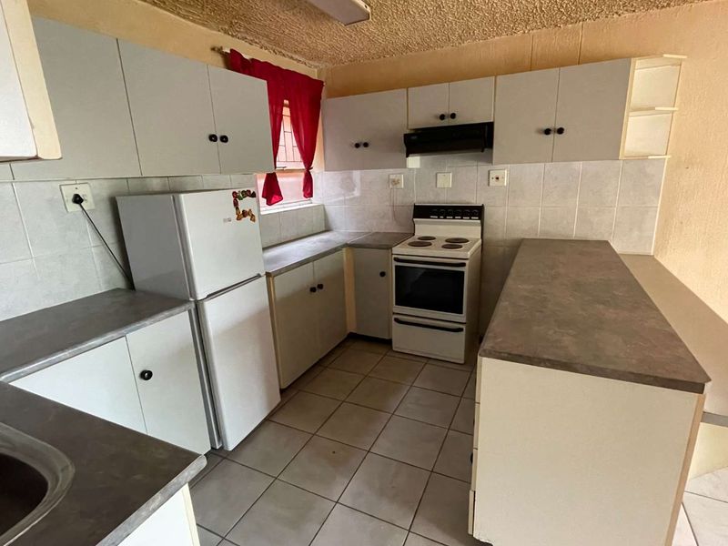 2.5 Bedroom very specious Townhouse in Silverton - Photo 7