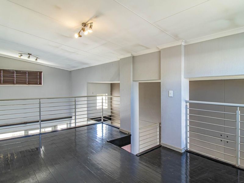 2 Bedroom Loft Apartment for Sale in Fourways - Photo 4