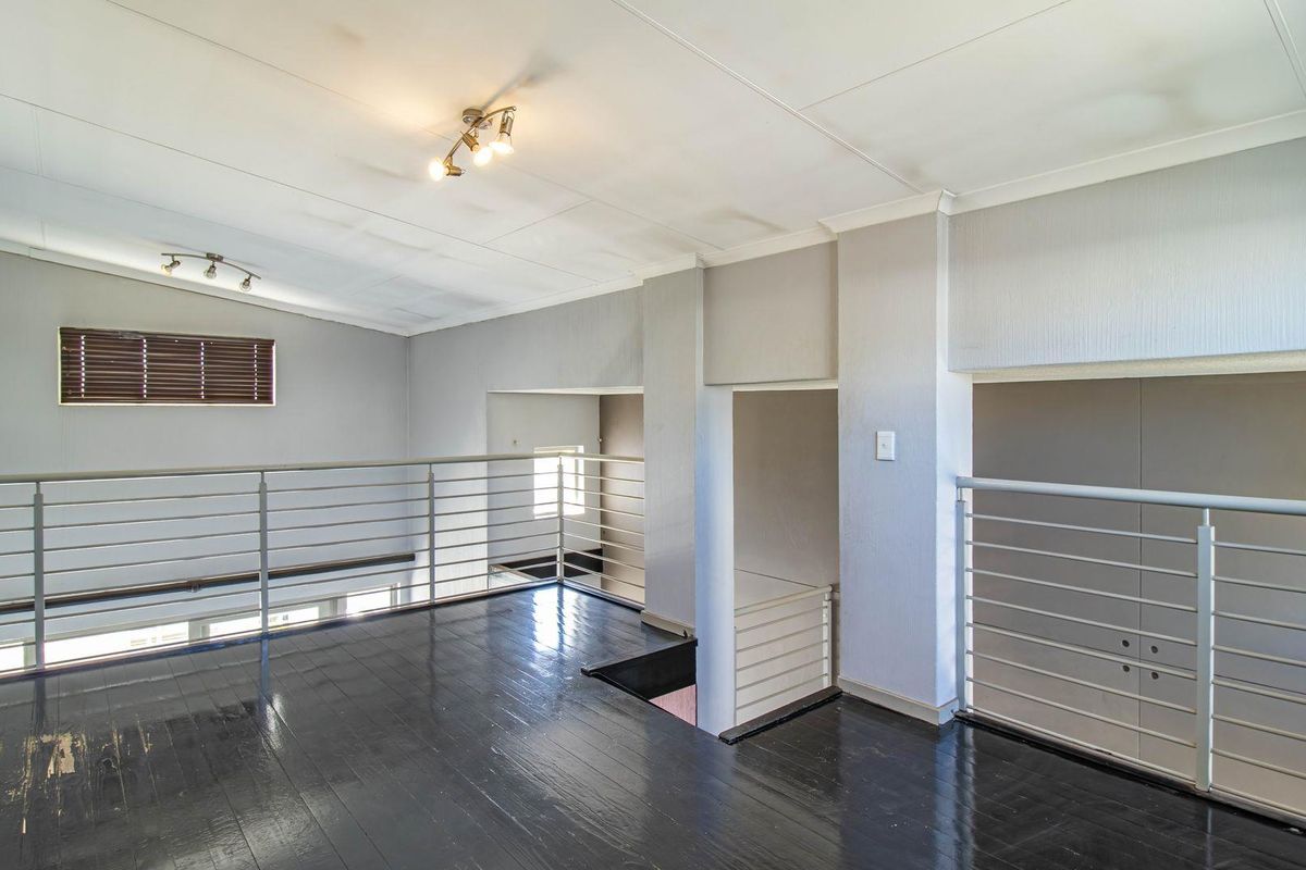2 Bedroom Loft Apartment for Sale in Fourways - Photo 4