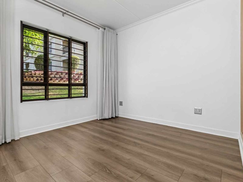 Light, Bright & Spacious 3-Bedroom 2 Baths Garden Apartment - Photo 8