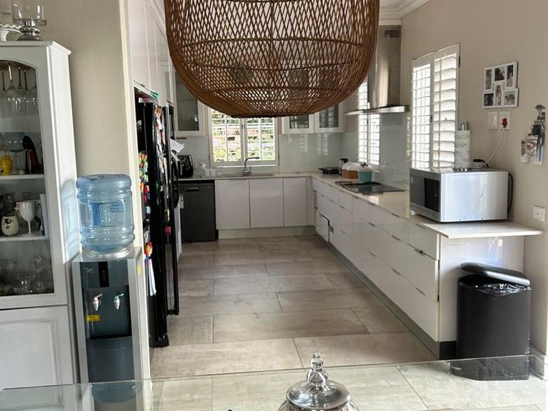 Exceptional 4-Bed Golf Estate Townhouse - Photo 2